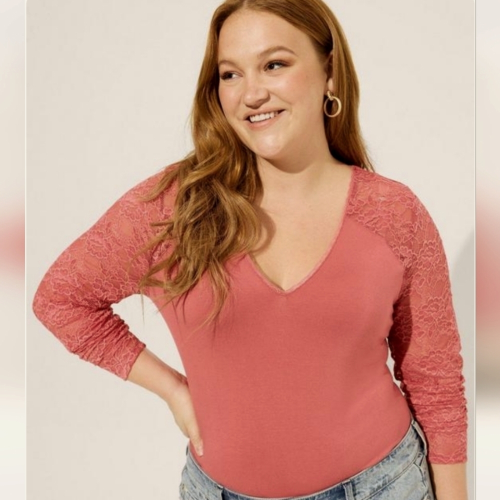 Torrid supersoft v-neck lace sleeves top NWT